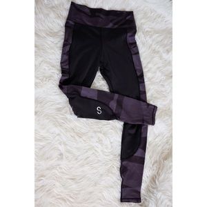 Curves n’ Combat boots brand camo leggings